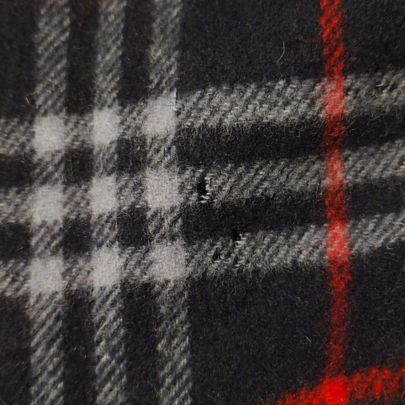 💙 Vintage UC Burberry Unisex Use 100% Lambswool Tartan Plaid Winter Scarf 🧣 - Picture 5 of 10